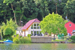 Ferienhaus direkt am See Lychen UCK 1171